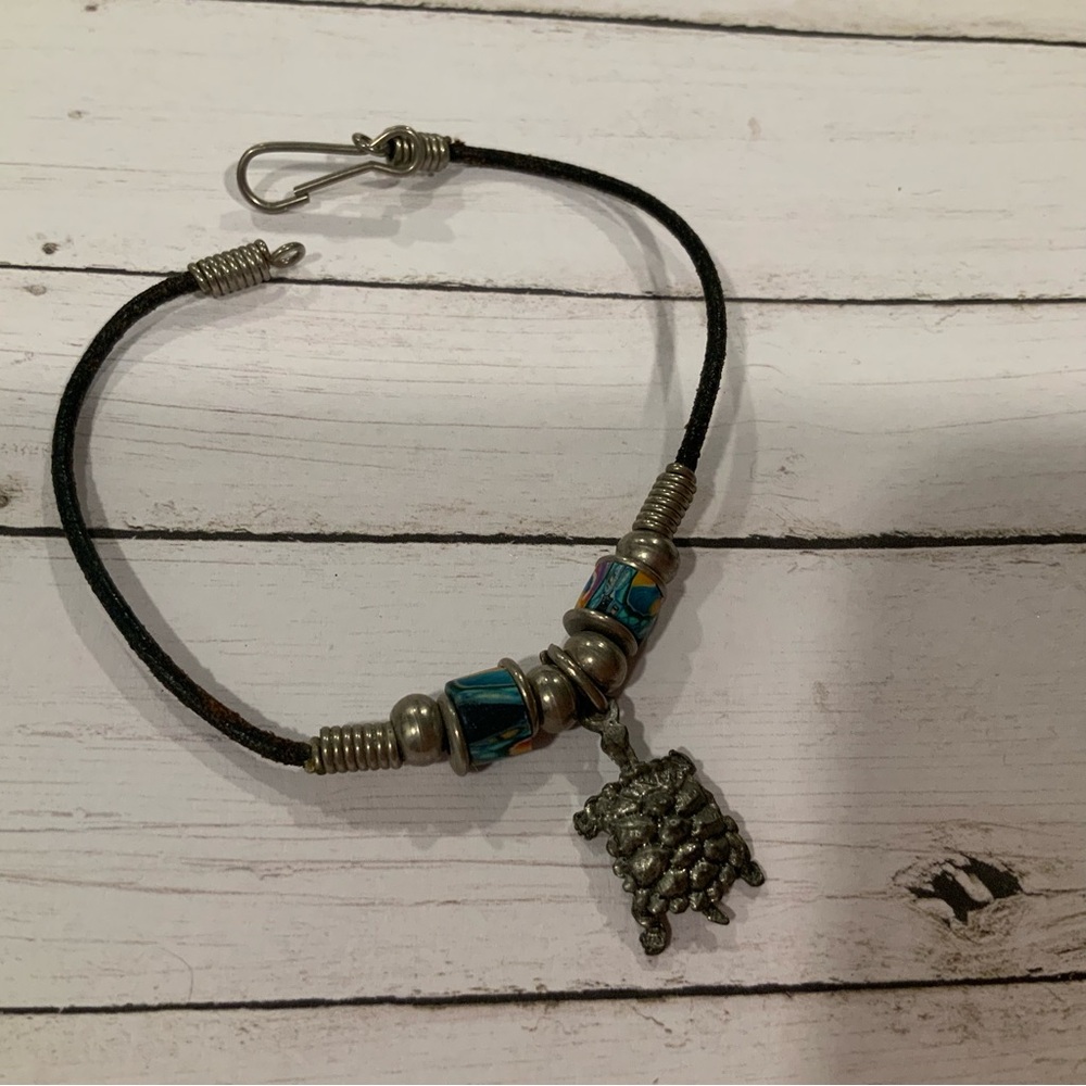 TURTLE CHARM BRACELET VINTAGE 90S 7.5” CLAY BEAD ACCENT ON CORD